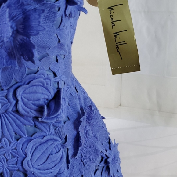 Nicole Miller Dresses & Skirts - Nicole Miller blue 3D lace dress